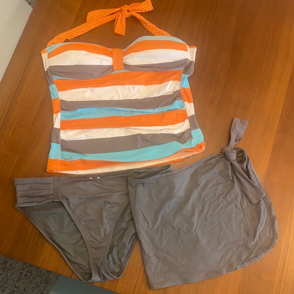 Tommy Bahama Tankini set with matching skirt wrap